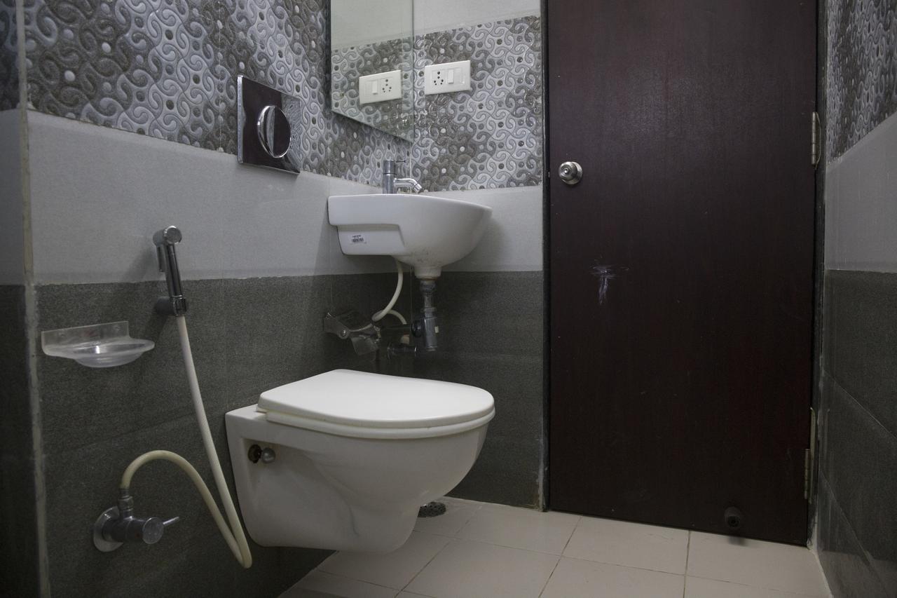 Oyo 7680 Park Lagoon Hotel Puri Ngoại thất bức ảnh