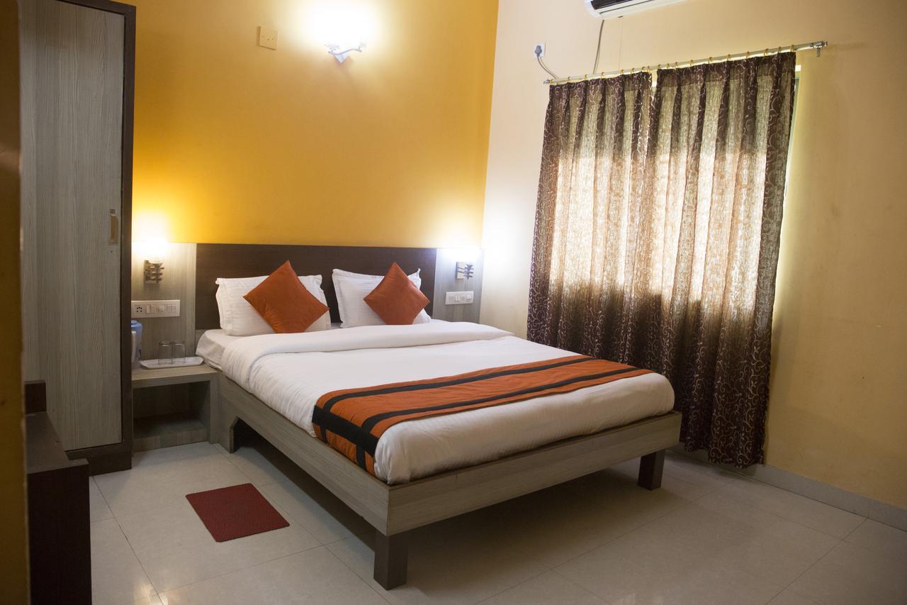 Oyo 7680 Park Lagoon Hotel Puri Ngoại thất bức ảnh